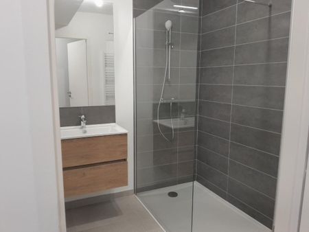 Location Appartement 3 pièces 67m² ANNECY 74370 - Photo 3
