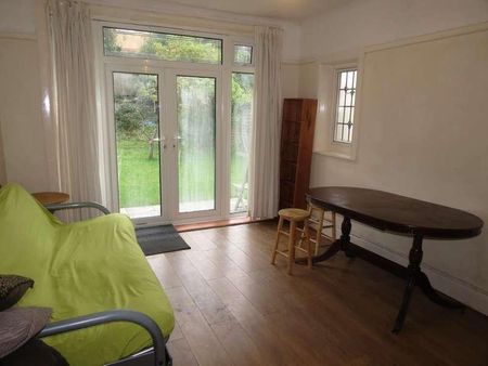 Bedroom Detached House In Bournemouth, BH1 - Photo 4