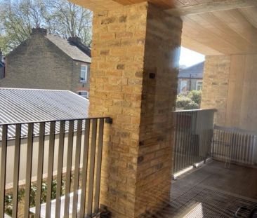 Room in a Shared Flat, Old Road, SE13 - Photo 1