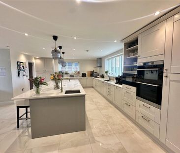 5 bedroom detached house to rent - Photo 2