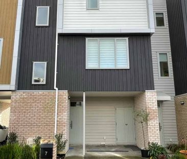 Modern Townhouse - Photo 4