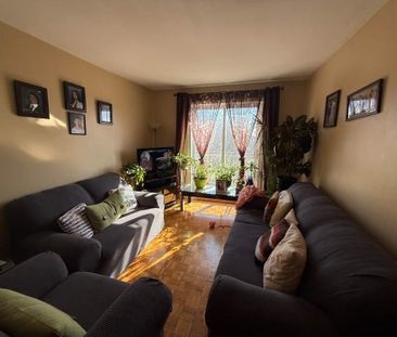 41/2 a Laval dispo 1 Juillet 2026 stationnement, Thermopompe - Photo 1