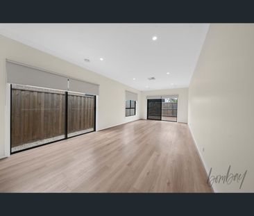 8 Adelaide Circuit, Donnybrook, Vic 3064 - Photo 5