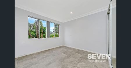 LARGE FAMILY HOUSE WITH TEENAGE RETREAT - Photo 2