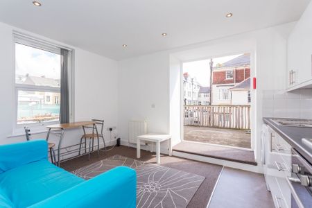 1 Bedroom | Flat 1, 24 Queen Anne Terrace, PL4 8EG - Photo 2