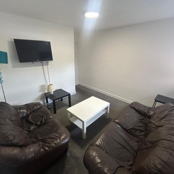 3 bedroom flat to rent - Photo 1