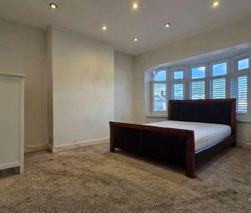 Stradbroke Grove, Ilford, IG5 - Photo 6