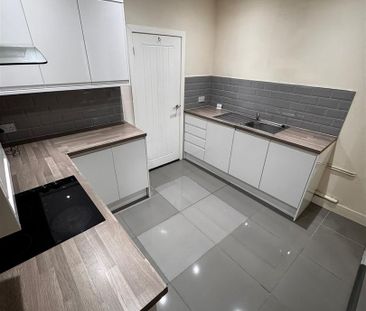 House - Terraced For Rent Ton Row, Pentre - Photo 3
