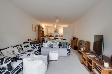 2 bedroom flat to rent - Photo 3