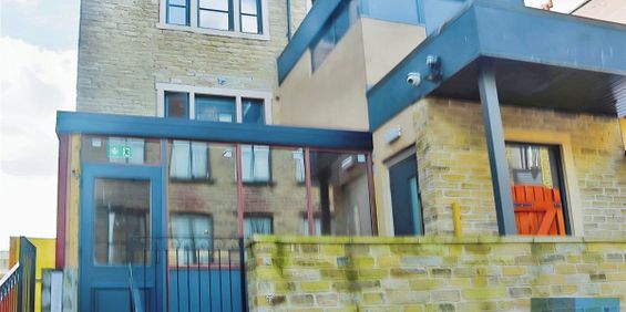 Florences Studios, 6 Macaulay Street, Huddersfied, HD1 - Photo 3