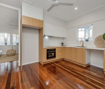 9A Carrington Street, West End QLD 4810 - House For Rent | Domain - Photo 1