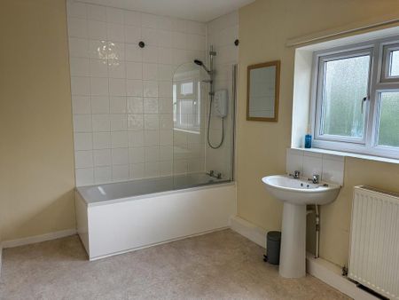 3 bedroom detached house to rent - Photo 3