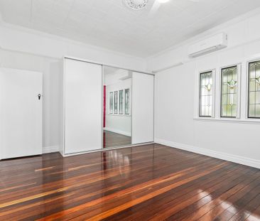 LOCATION LOCATION LOCATION - Charm & Lots of Verandah Space - Photo 6