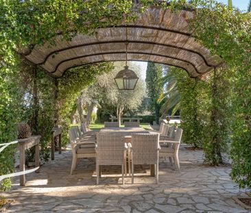 Maison à louer Grasse, Cote d'Azur, France14 000 EUR / Mois - Photo 3