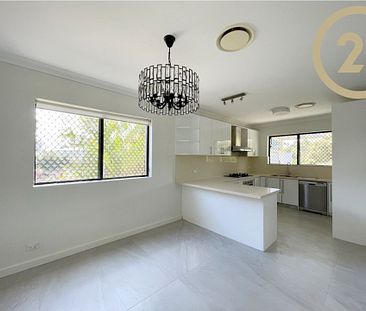 Just Fully Renovated&excl; Spacious and Modern Double Storey 7 Bedroom House&excl;&excl; - Photo 2