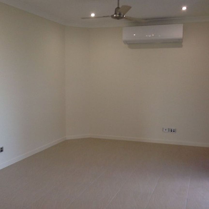 16 Sunburst Street, Mount Low. - Photo 1