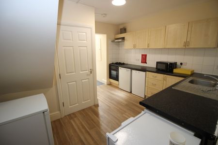 98 Newland Street West - Photo 5