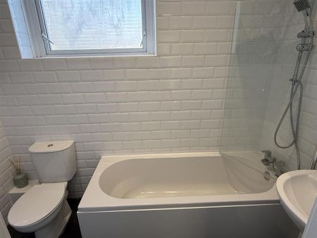 2 bedroom terraced house to rent - Photo 4