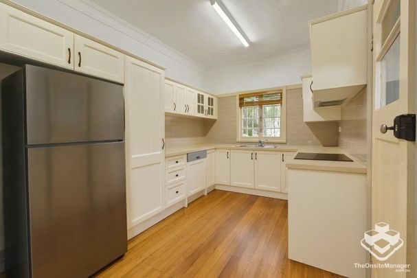 Character-Filled Home with Secure Front Gate â 400m to Toowong Village - Photo 1