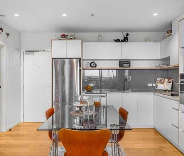 Chic 2BR 2 bath Apt with Views! - Photo 3