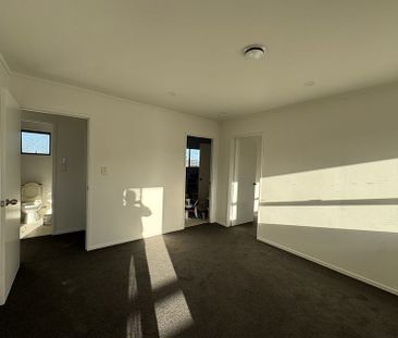 Fully refurbished 3 Bedroom Unit - Photo 4