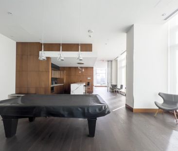 Park Avenue. One Bedroom Close to King George Skytrain Station - Photo 1