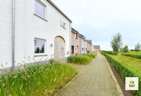 Recente en energiezuinige woning met 4 slpk, carport en parkeerplaats in doodlopende straat - Foto 4