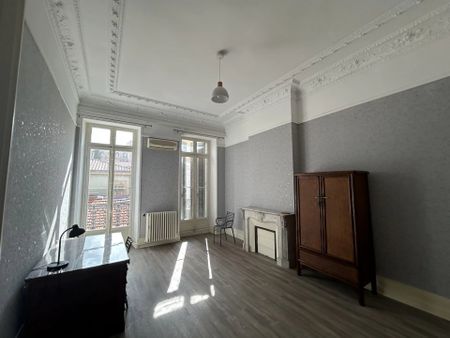 Appartement 7 pièces 183m2 MARSEILLE 1ER 2 900 euros - Photo 2