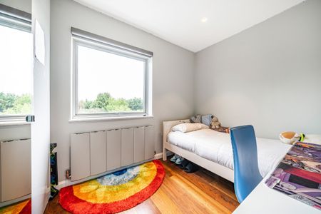 Bowness Crescent, London, SW15 - Photo 3