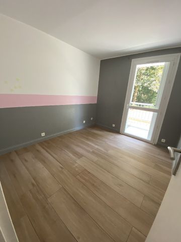 Location Appartement 4 pièces 95m² VAUX LE PENIL 77000 - Photo 2