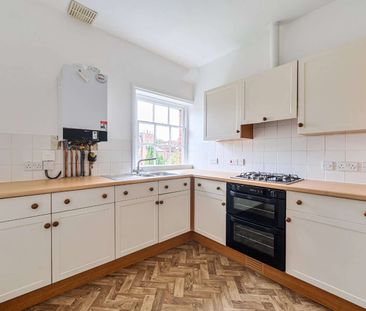 Top floor apartment in a period building. - Photo 6