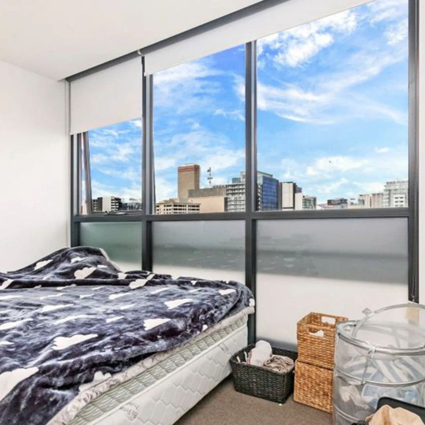 FULLY FURNISHED STUDIO APARTMENT ON GROTE, ONE STEP TO CENTRAL MARKET - Photo 1