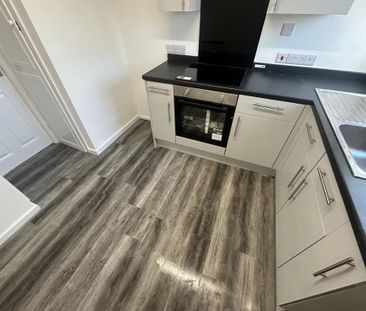 2 bedroom end of terrace house to rent - Photo 3