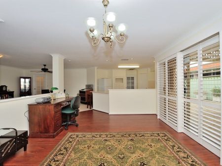 Stylish Family Home! - Photo 5