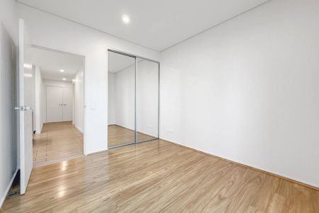 ONE WEEK FREE RENT | Stunning, Two Bedroom, Near New Waterside Apartment - Photo 2