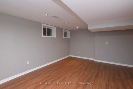 Property For Lease | X9261404 - Photo 2