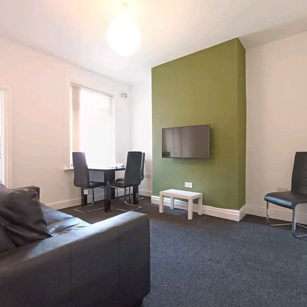 Room in a Shared House, Suffolk Street, M6 - Photo 1