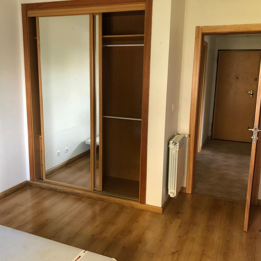 Apartamento T1 sem móveis para arrendamento na zona da Cavaleira, Algueirão. - Photo 1