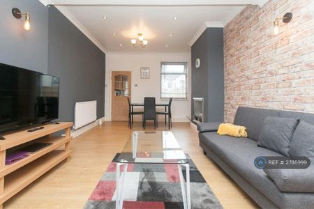 2 bedroom terraced house to rent - Photo 3