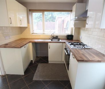 3 bedroom semi-detached house to rent - Photo 6