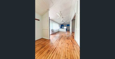 GRAND OLD QUEENSLANDER - COOL BREEZES - MOUNTAIN VIEWS! - Photo 3