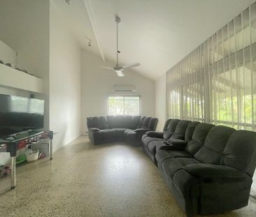 3 Bedroom Townhouse - Pool in Complex - Photo 4