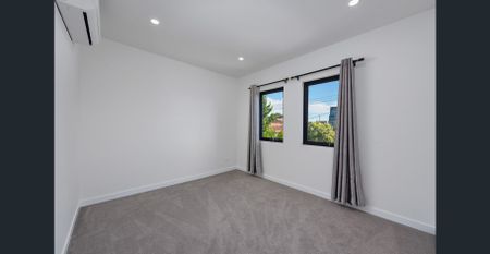 Near New 4 Bedroom 3 Bathroom Home! - Photo 4