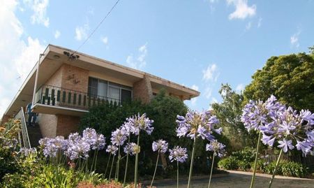 SPACIOUS TWO BEDROOM APARTMENT - Photo 4
