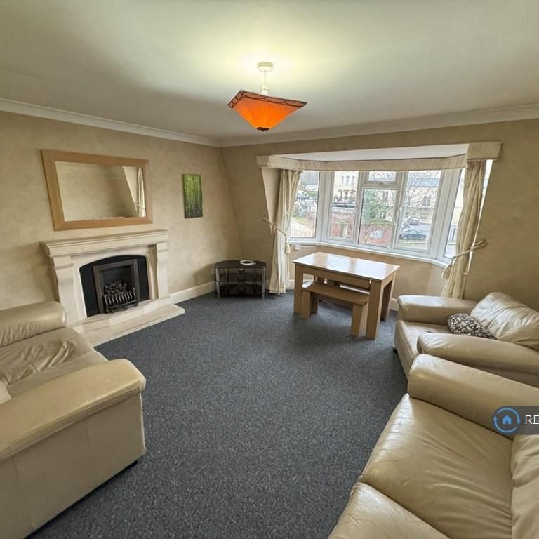 3 bedroom flat to rent - Photo 1