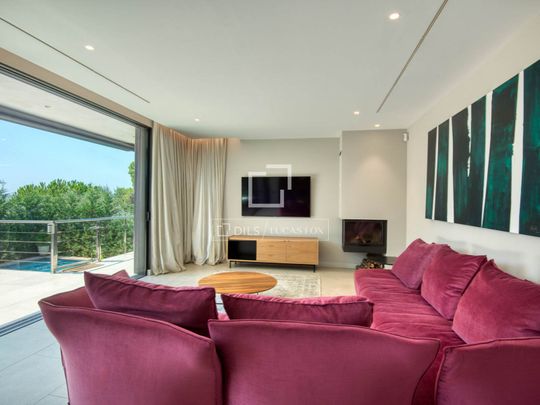 Spectacular modern villa for rent located in a quiet residential area at the center of Platja d'Aro and a 5-minute walk from the beach. - Photo 1