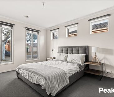 Impressive And Comfortable Modern Living - Photo 6