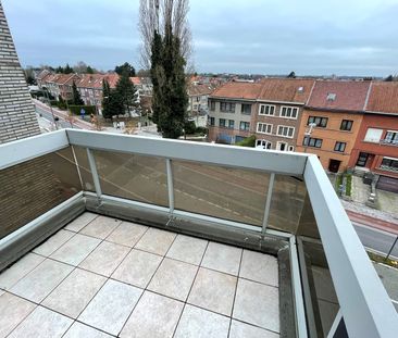 Opgefrist appartement gelegen op de 3e verdieping in het gebouw "re... - Photo 3