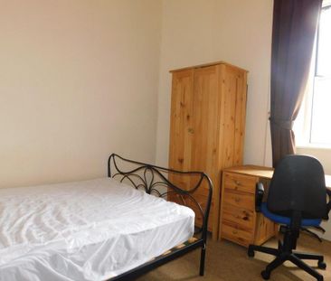 3 bedroom flat to rent - Photo 5