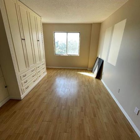 2 CH - 1 SDB - Côte Saint-Luc - $1,645 /mo - Photo 3